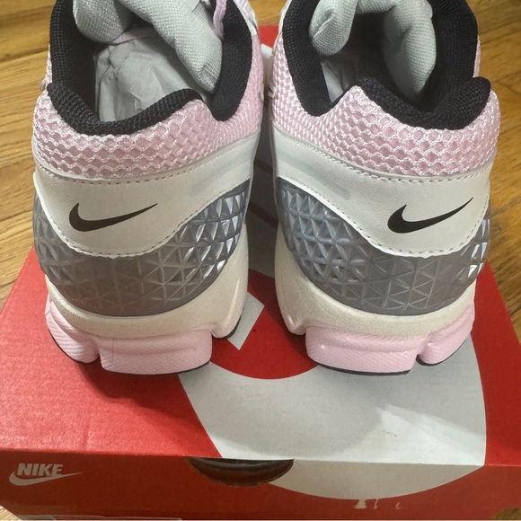 Brand new! Nike Zoom Vomero 5 - Picture 5 of 10